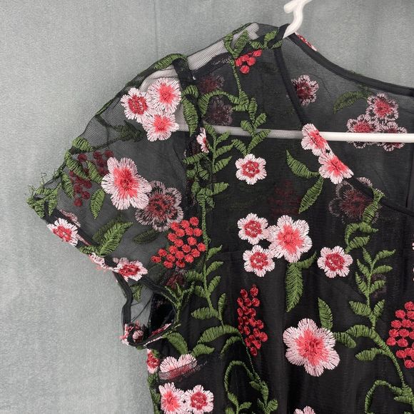 Modcloth Dress Womens Large Sweet Nostalgia Embroidered Black Pink Short Sleeve - Picture 4 of 11